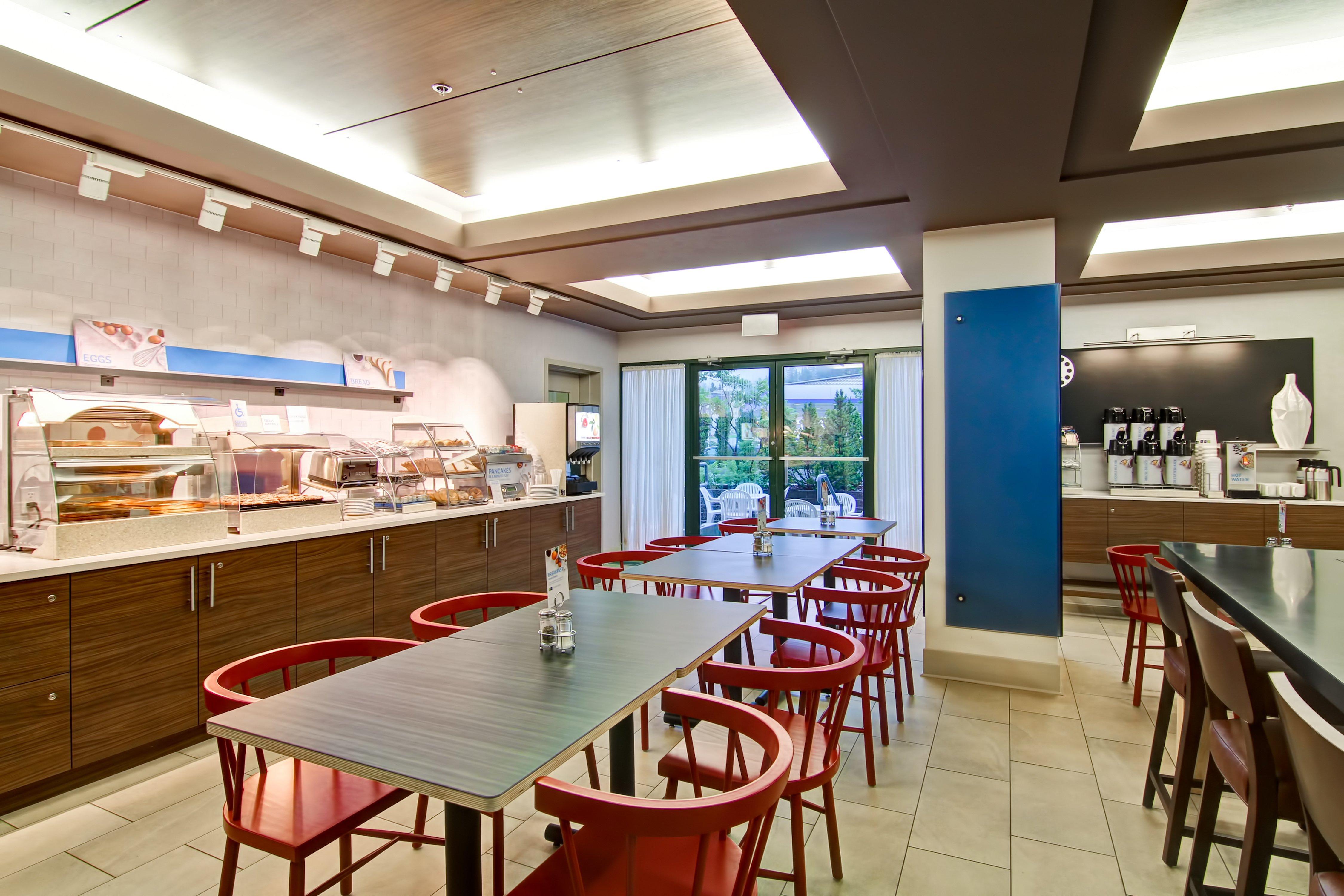 Holiday Inn Express Kamloops By Ihg Экстерьер фото