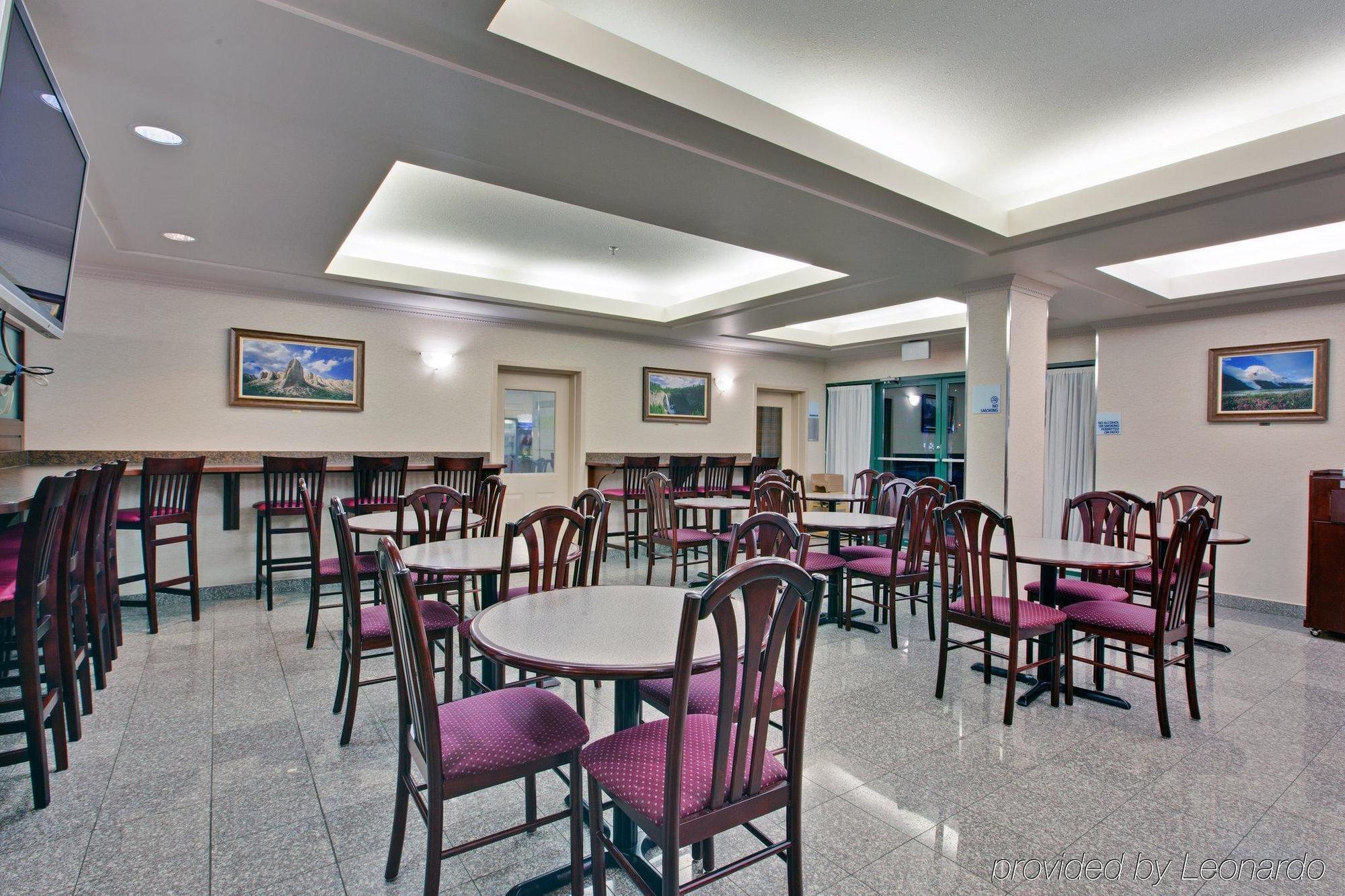 Holiday Inn Express Kamloops By Ihg Экстерьер фото